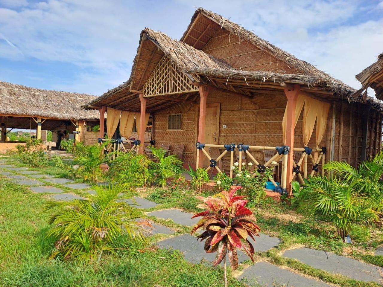 Hampi Rasta Cafe Exterior foto
